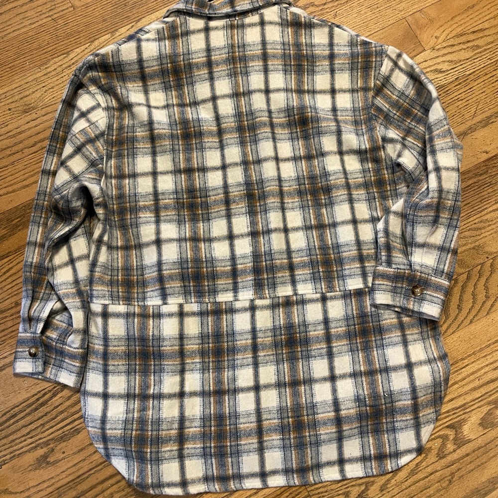 Shacket - Picture 2 of 2